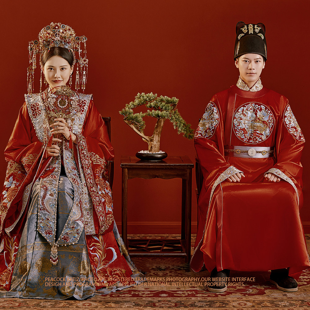 嫁衣凤冠霞帔汉服