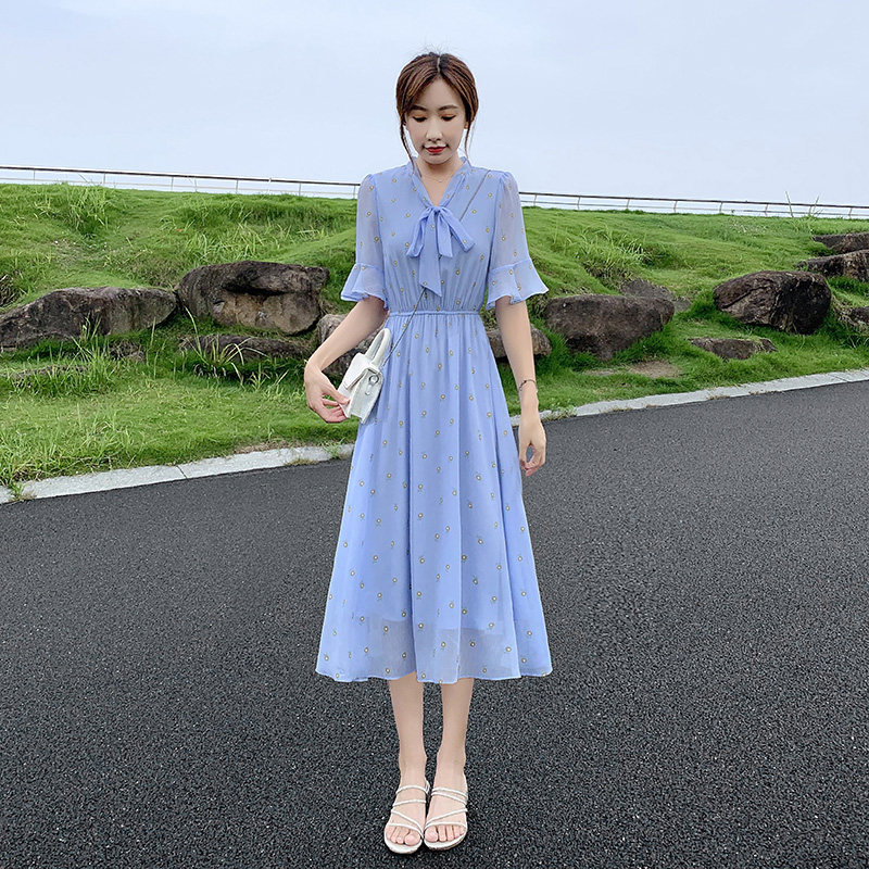森系蓝色碎花雪纺连衣裙女夏季2022新款收腰显瘦气质a字裙子仙女