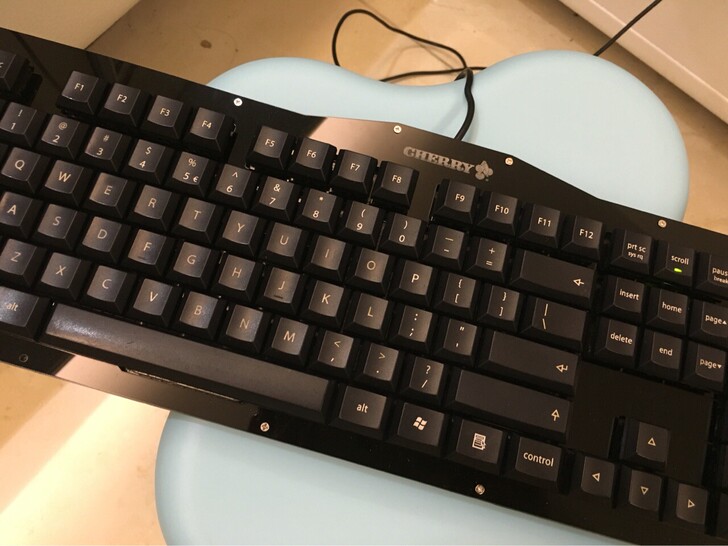 樱桃g80-3800黑轴机械键盘,帅气黑色亚克力个性改造版