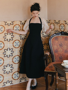 夏季新款女赫本风小黑裙气质法式茶歇泡泡袖设计感小众黑色连衣裙