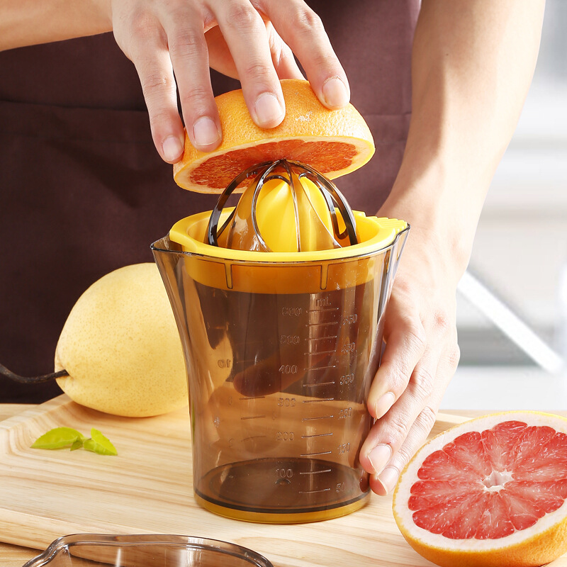 手动橙汁榨汁器榨橙汁机带刻度计量杯水果压榨器橙子柠檬榨汁杯