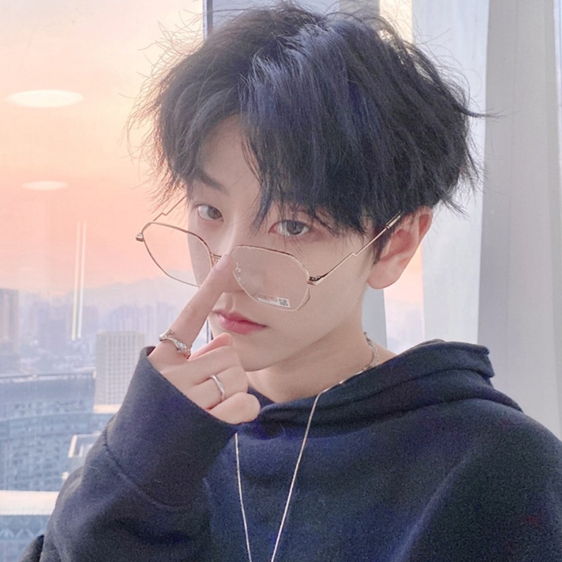 假发男中分 蓬松修脸