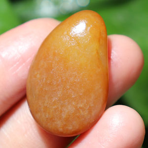 和田玉籽料黄沁原石图片