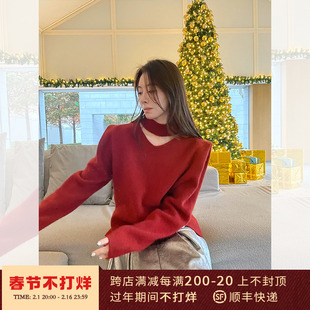 高级感超好看新年红色毛衣女冬季穿搭2024新款独特挂脖浣熊针织衫