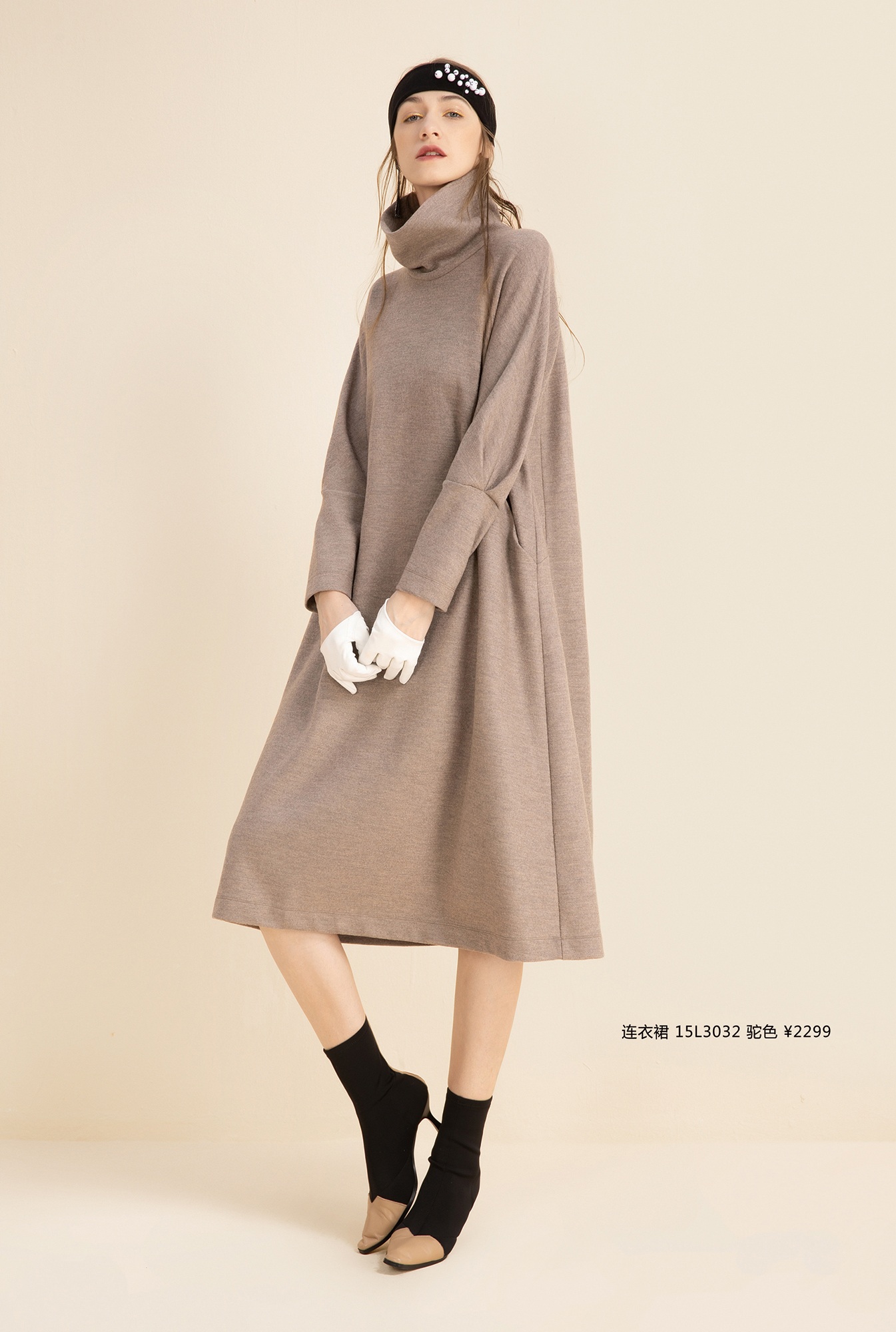 希色 2020秋冬季商场同款正品女士驼色高领连衣裙 15l3032原2299