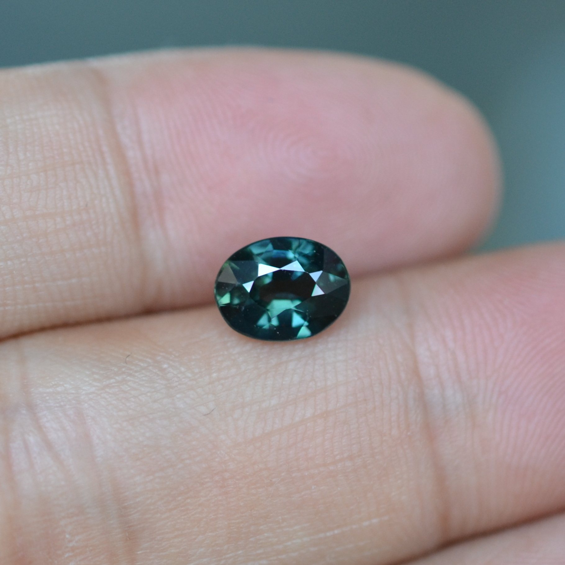 天然蓝绿色蓝宝石裸石6.7*8.