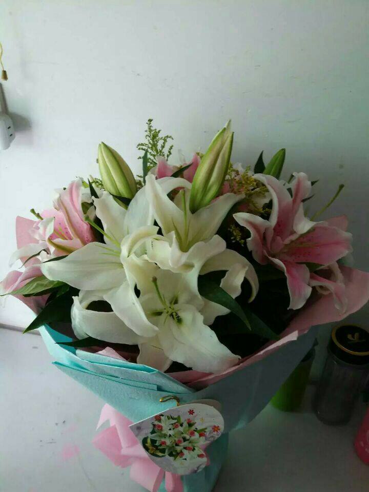 香水百合6枝花束上海鲜花速递祝福生日鲜花同城花店送花鲜花速递同城