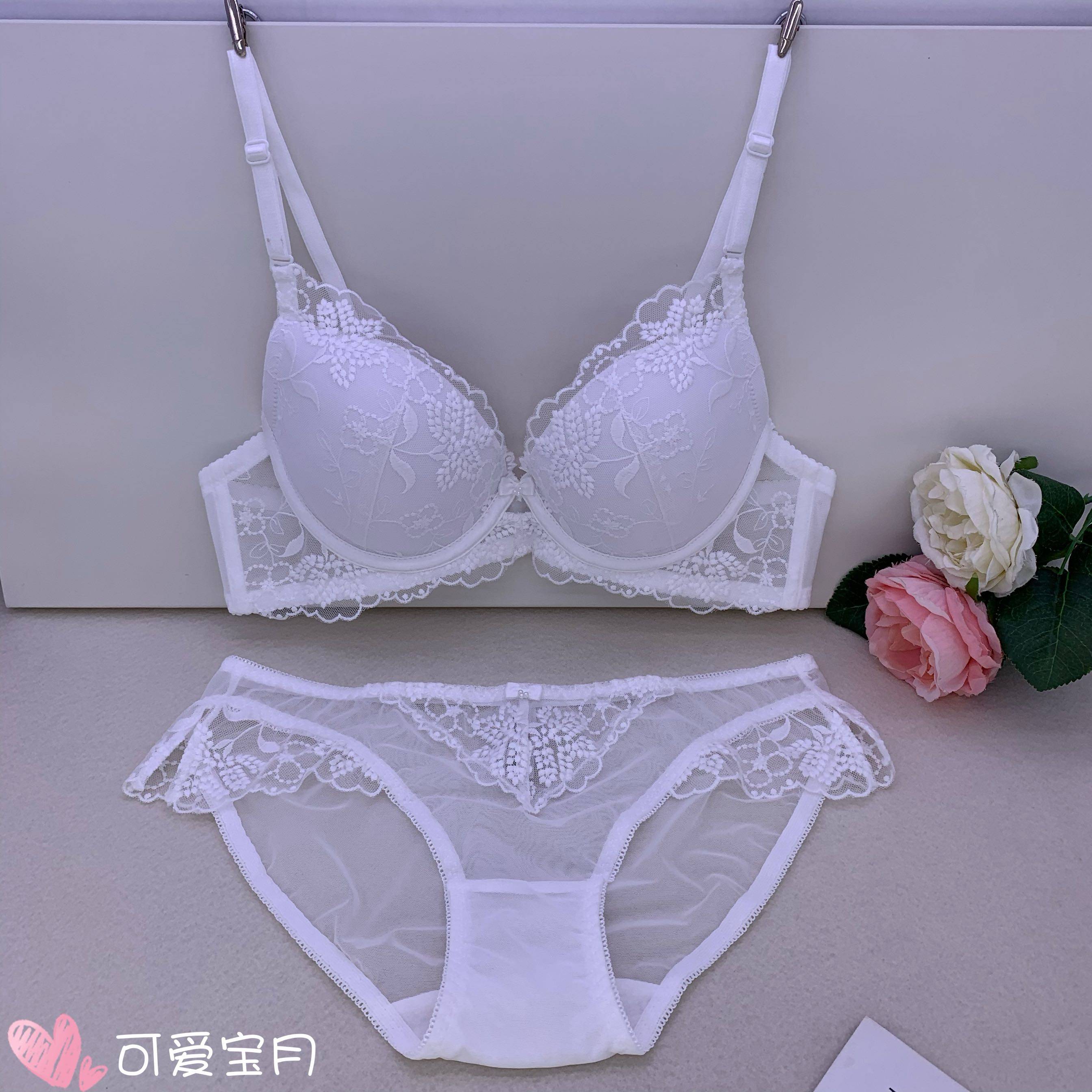 韩国ullala性感女内衣白色蕾丝刺绣后双排扣聚拢舒适文胸套装现货宝月