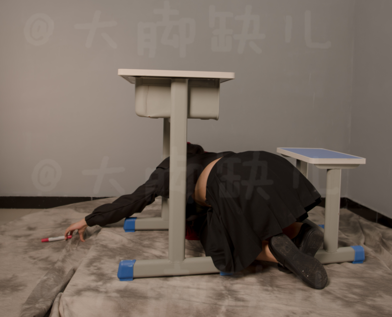 彎腰撿筆的人物 連貫動作繪畫速寫設計創(chuàng)作練習素材 彎腰撿筆的人物 連貫動作繪畫速寫設計創(chuàng)作練習素材