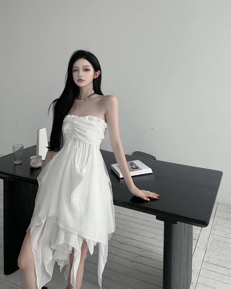 减龄连衣裙女性感抹胸一字肩不规则网纱气质裙子,女装连衣裙,菲衣班