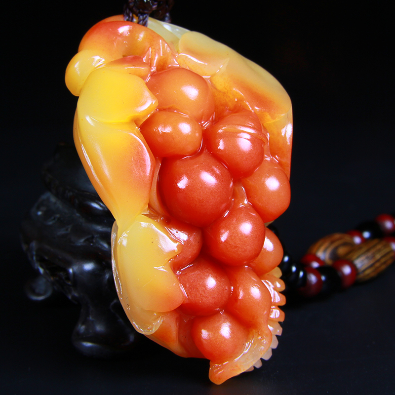 《硕果累累》国石精品 寿山石芙蓉石葡萄挂件