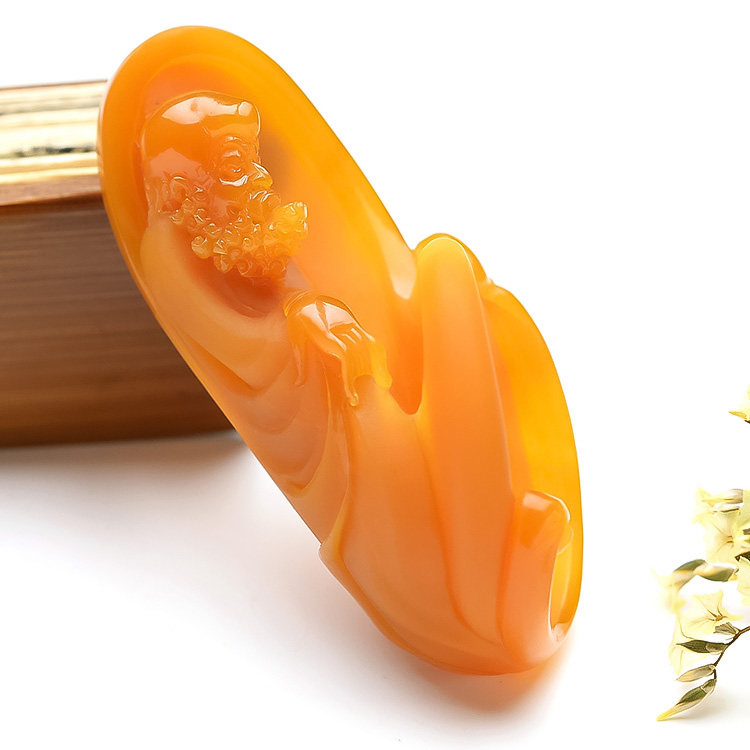 郑冲大师作品 s8340纯天然黄龙玉鸡油黄达摩挂件33.7g