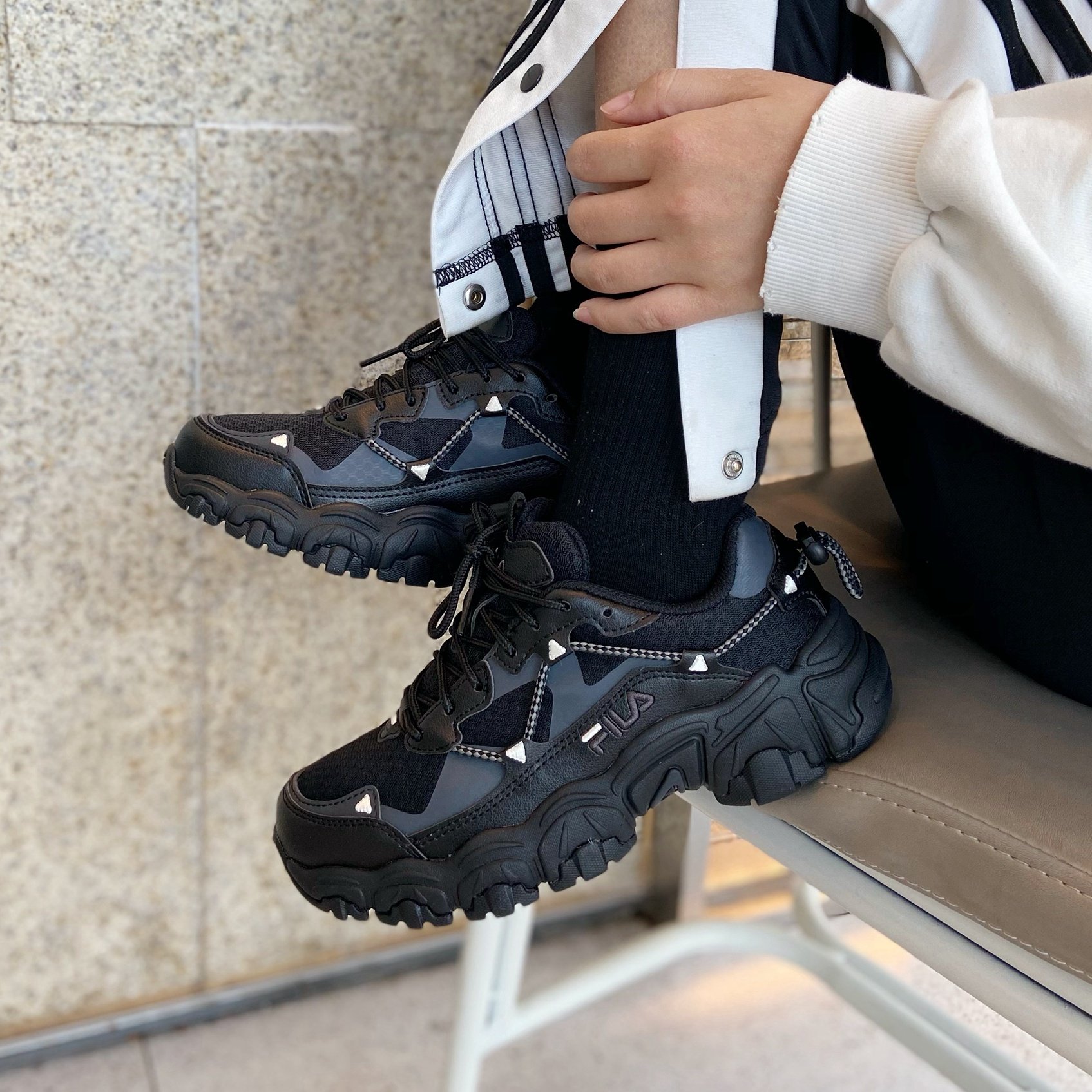 斐乐fila 鱼刺猫爪黑白系带运动慢跑鞋老爹鞋 1jm01248d-001-100