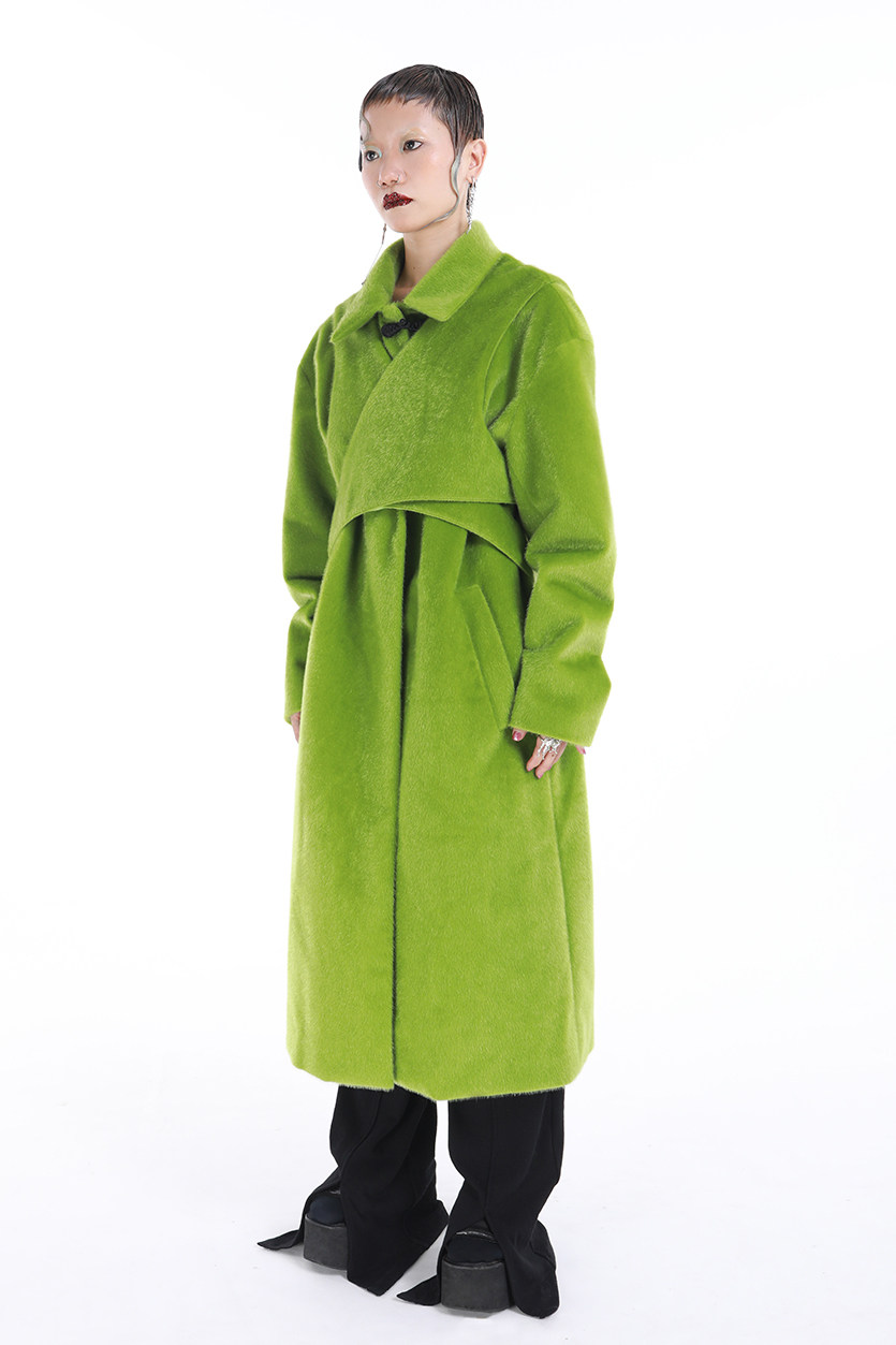 草绿色大衣