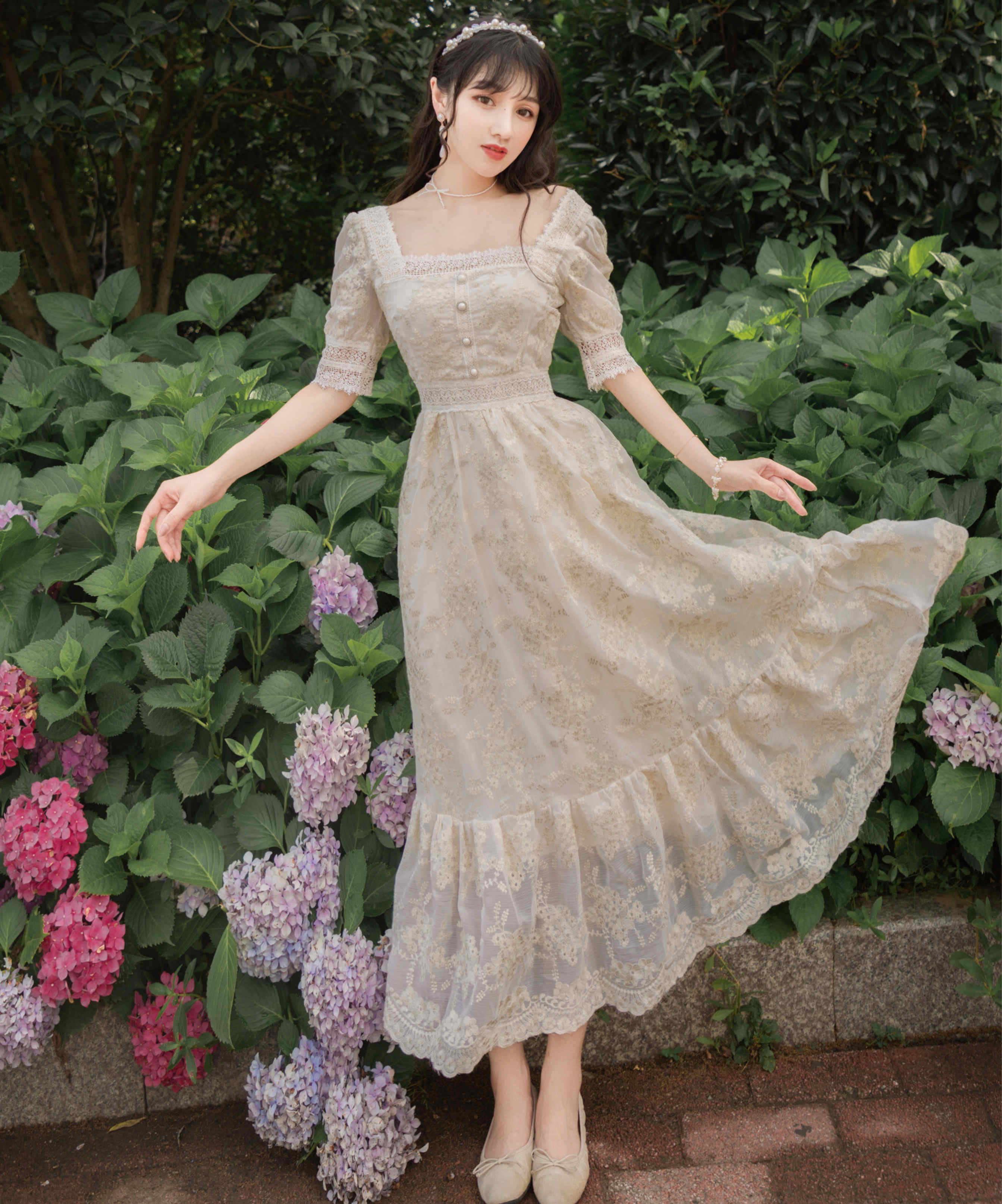 9912#实拍 金线刺绣蕾丝连衣裙超仙法式轻熟气质方领仙女裙