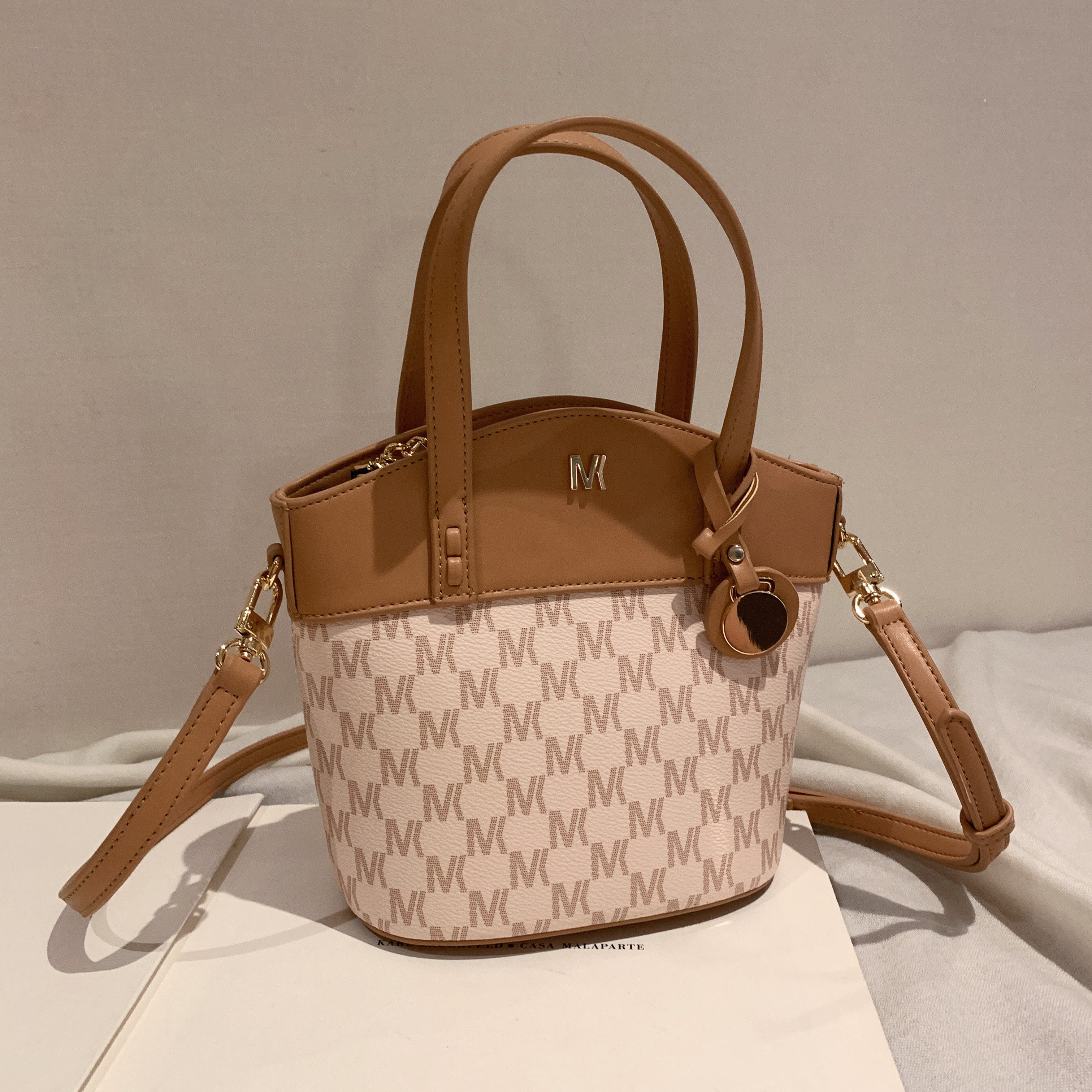 mk小方包_法国miocra koly 小mk托特包2020新款潮百搭手提单肩包包女