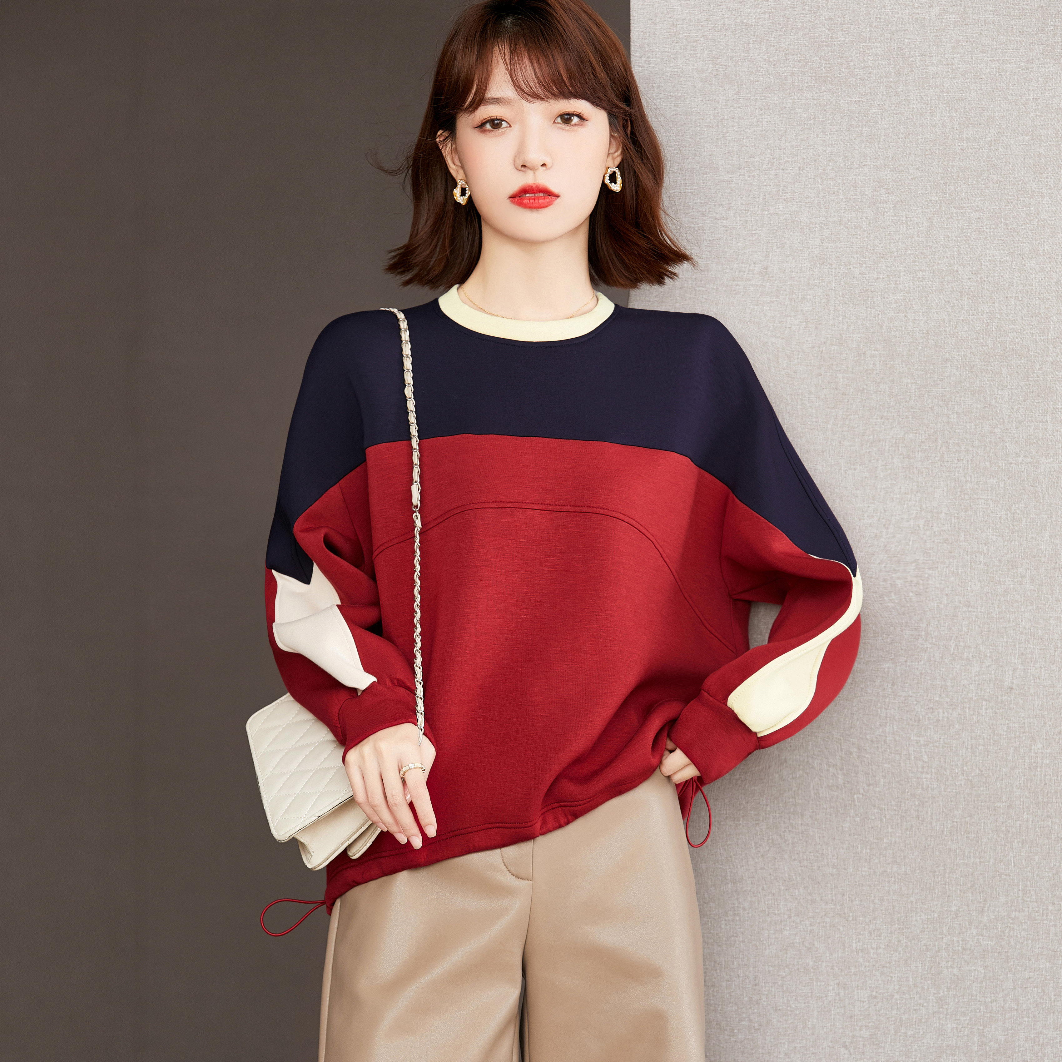 正品哥弟新款女装2022春秋时尚圆领太空棉卫衣女撞色拼接短款上衣