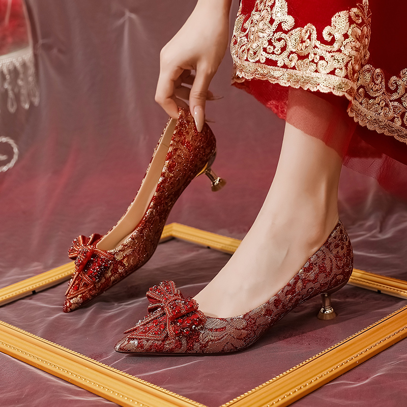 中式红色婚鞋新娘鞋2024年新款3