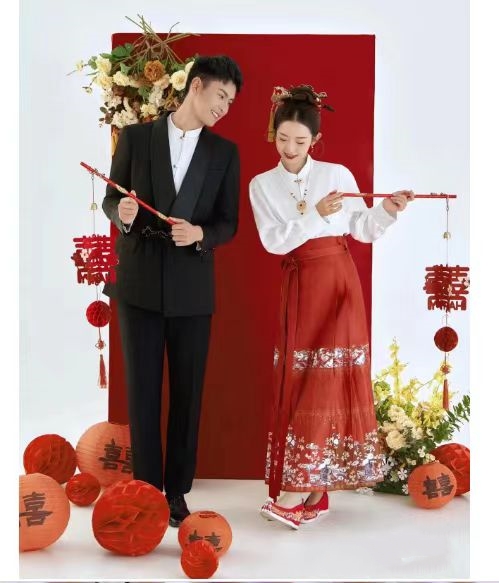新中式婚纱摄影喜嫁风拍摄道具红色背景布蜂窝灯笼喜字纸灯笼喜字