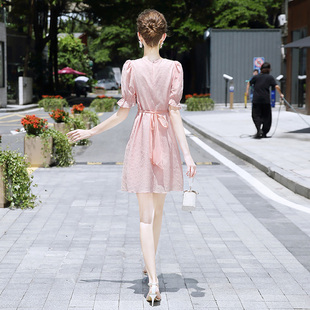 夏季2024新品粉色裙子气质显瘦减龄宽松a字小个子遮肚子连衣裙女