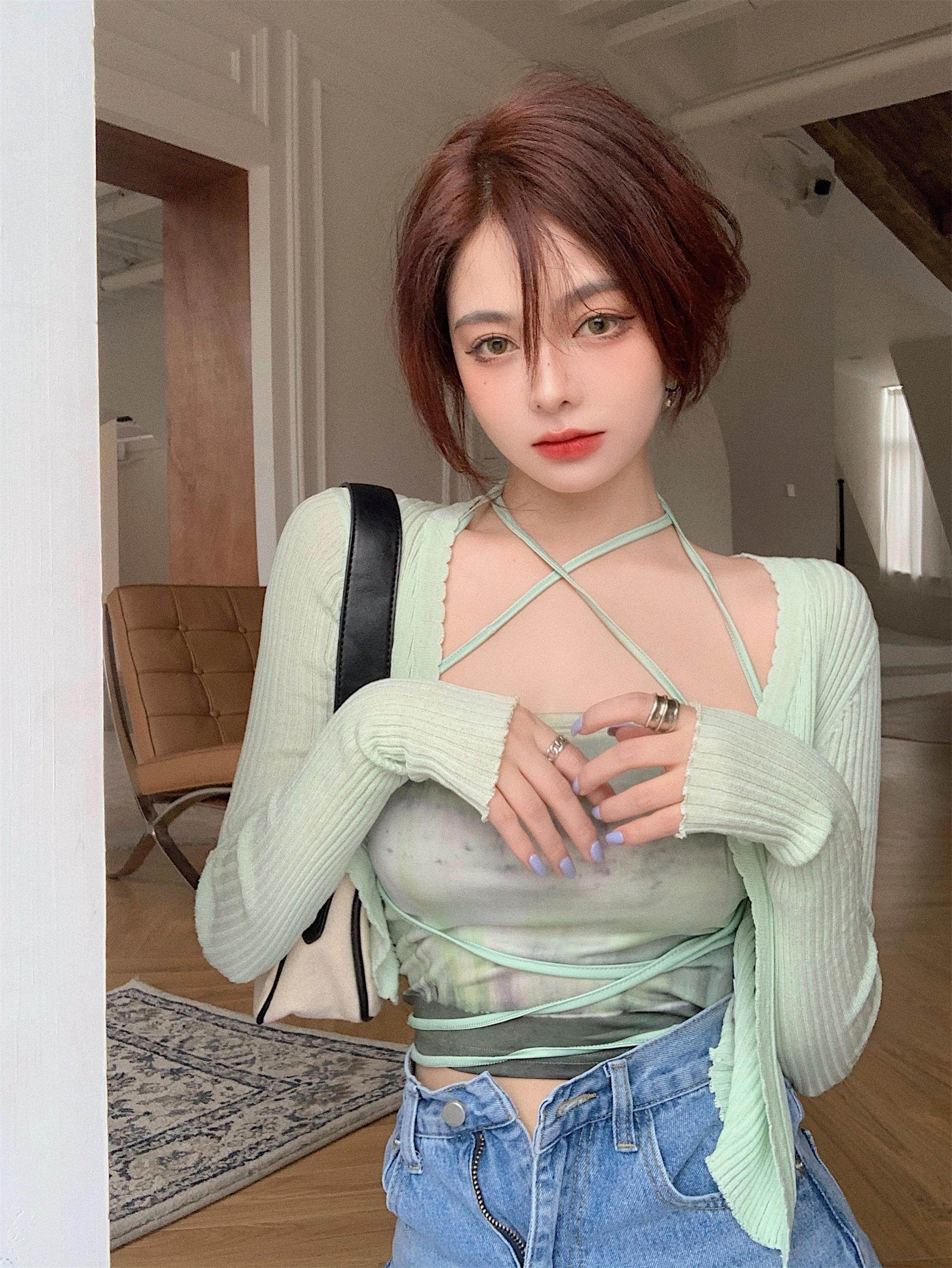 实拍实价 扎染挂脖背心吊带修身绿色短款上衣+防嗮薄针织开衫