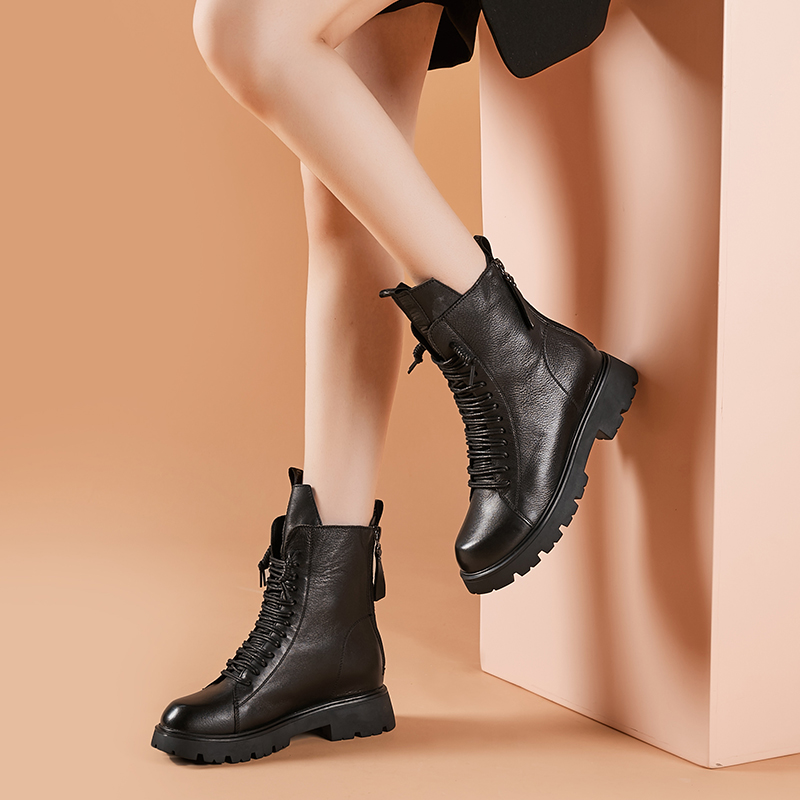 今年流行马丁靴女