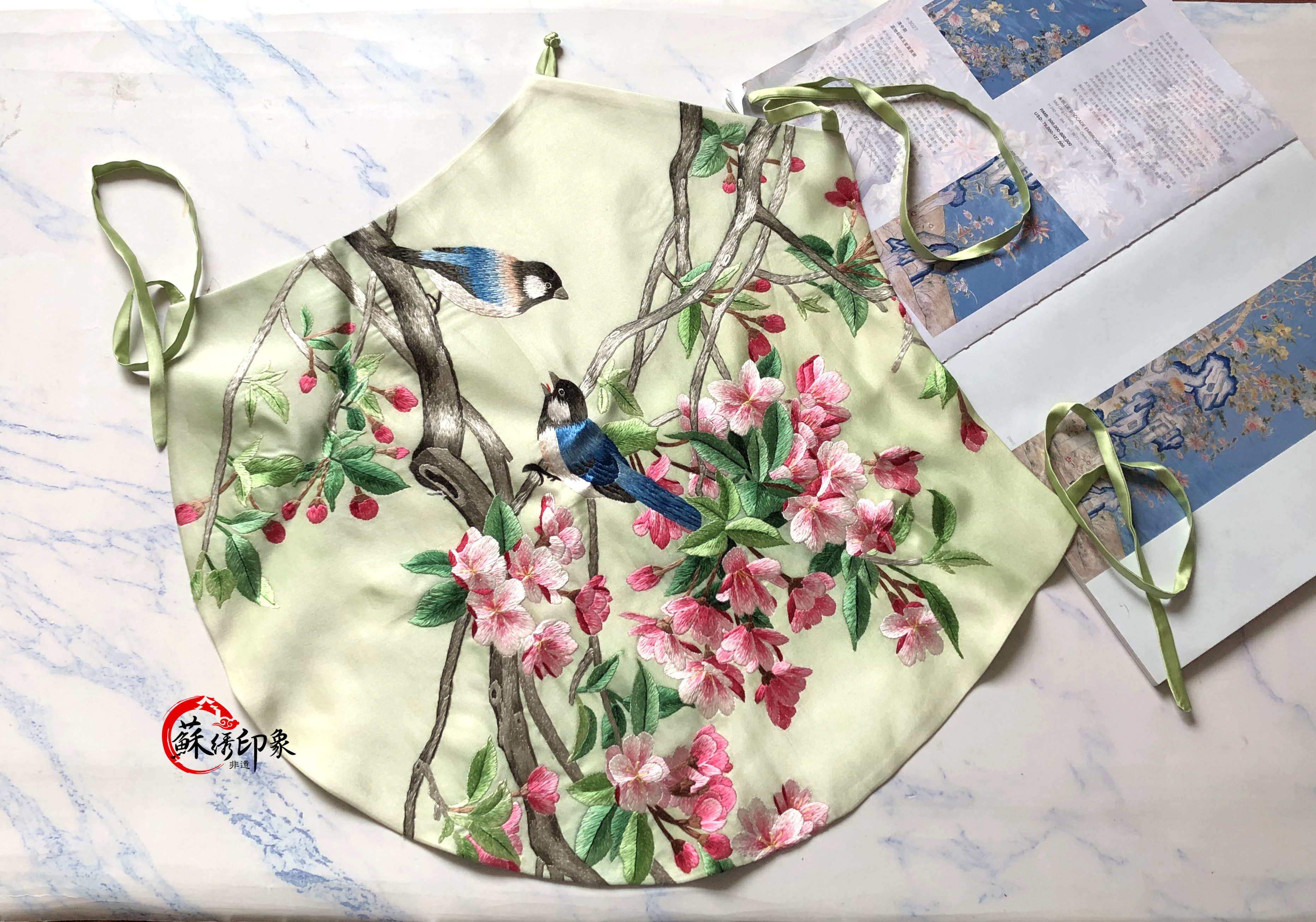 真丝刺绣贴身内衣手工苏绣桑蚕丝肚兜桃花花鸟苏绣肚兜包邮