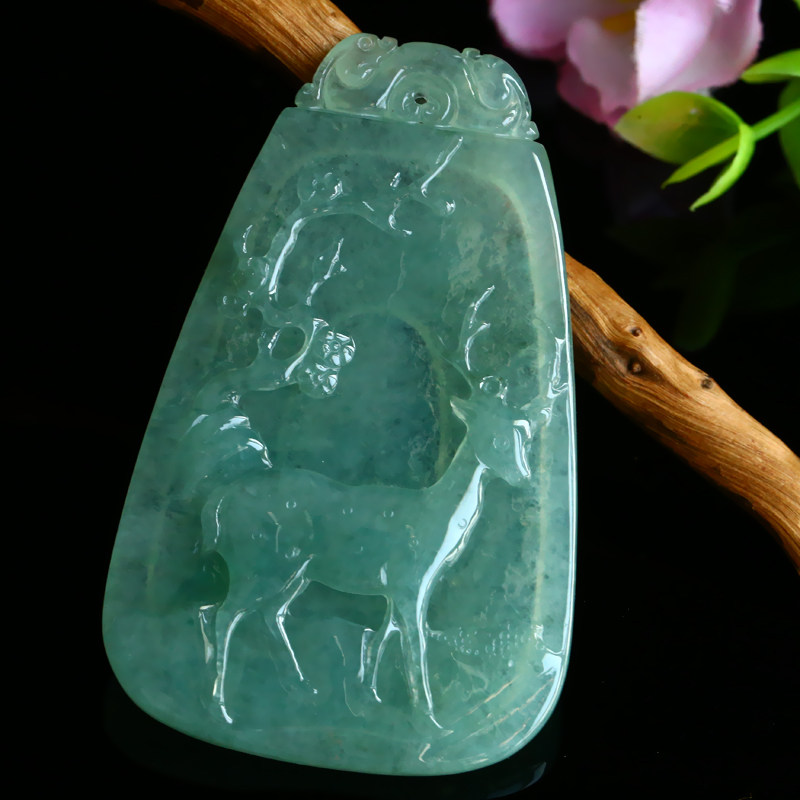 冰种带底色缅甸翡翠a货鹿牌重量16.40克