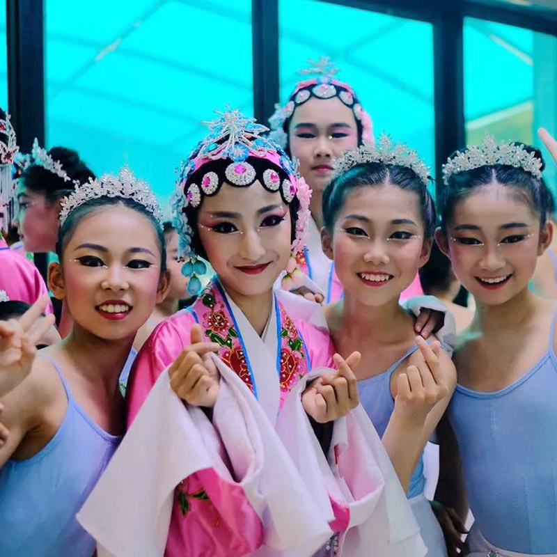 元旦儿童国色传香戏曲舞蹈演出服京剧梨花颂俏花旦水袖表演服装女