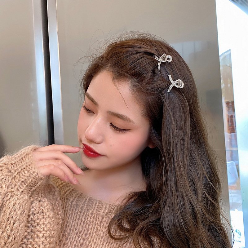 小抓夹精致刘海夹侧边发夹网红鲨鱼夹前额发抓女秋冬边夹珍珠发饰