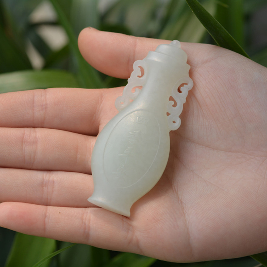 苏工和田玉白玉花瓶 平平安安挂件 重40.37克