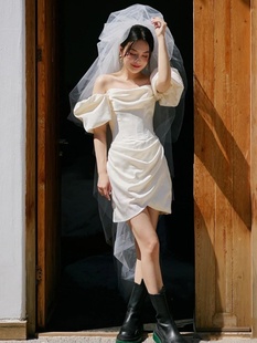 2024春季新款旅拍外景轻婚纱短款小个子新娘出门纱领证订婚小礼服
