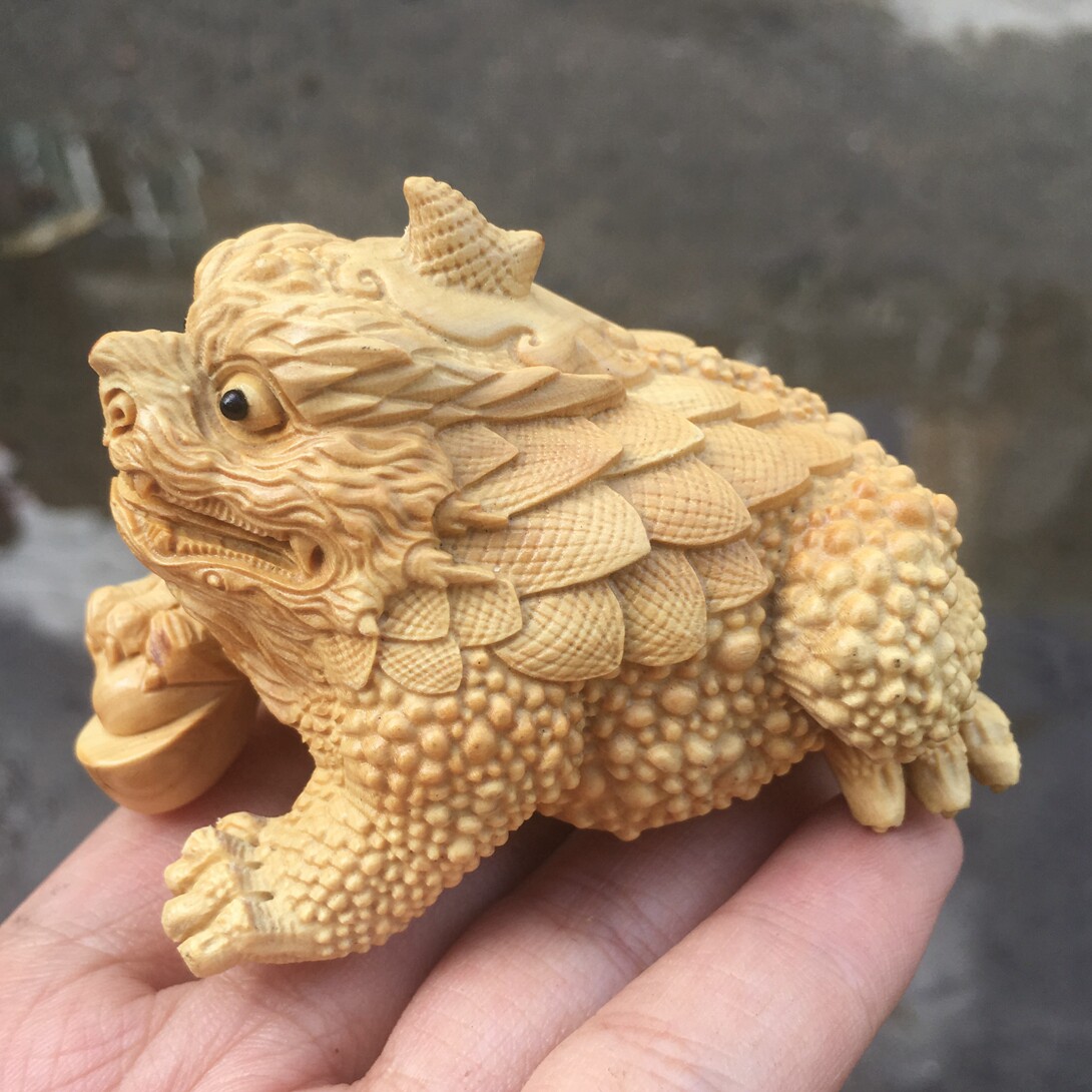 小叶黄杨木雕三足金蟾手把件招财辟邪