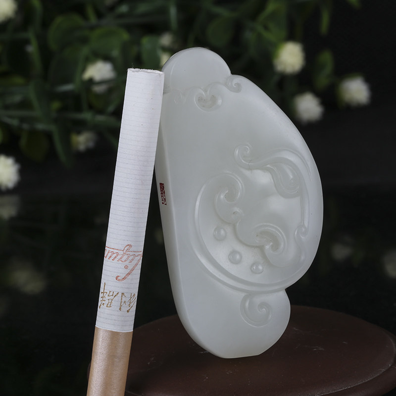 苏州玉雕名家黄铭作品和田玉羊脂玉虎面挂件 重量56.8克