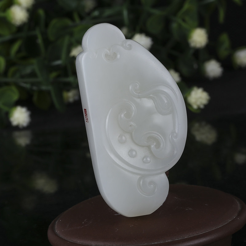 苏州玉雕名家黄铭作品和田玉羊脂玉虎面挂件 重量56.8克