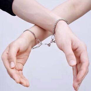 情侣手链高级感磁铁相吸感应学生党新款一对小众闺蜜双人简约手环
