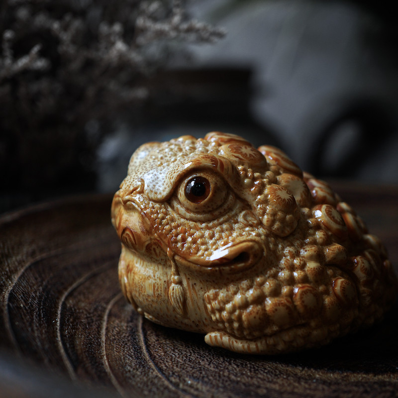 李全作品琥珀眼金蟾竹根雕刻摆件招财文玩茶宠天然老料满钉手把件