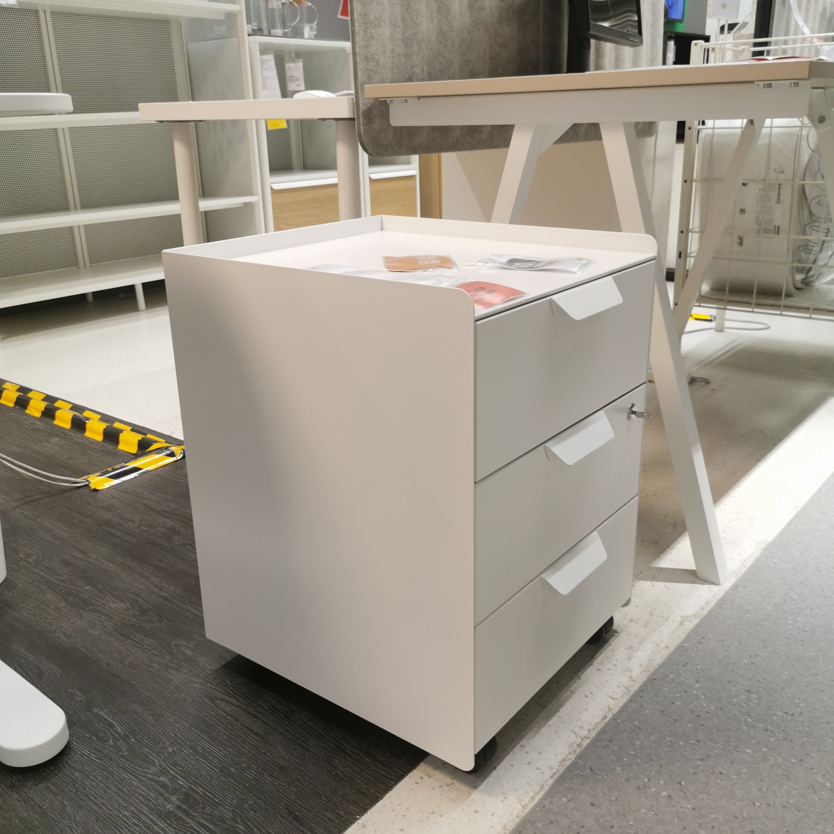 宜家正品代购 特罗滕抽屉柜带脚轮办公收纳文件柜带锁三斗储物柜