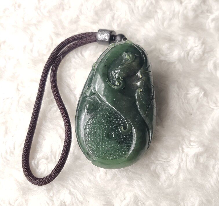 泰山碧玉龙手把件男特惠龙行天下隆福如意吉祥玉玩件手工精雕包邮