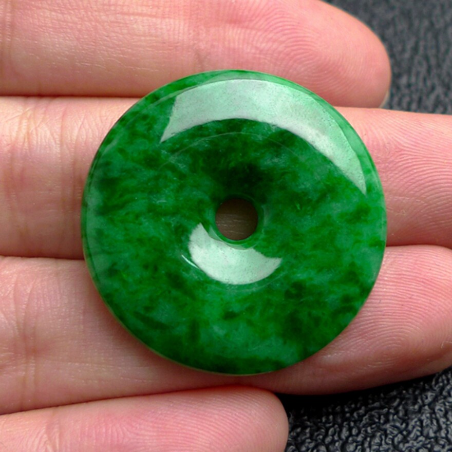 缅甸a货翡翠 冰糯种辣阳绿翡翠平安扣吊坠 8.05g