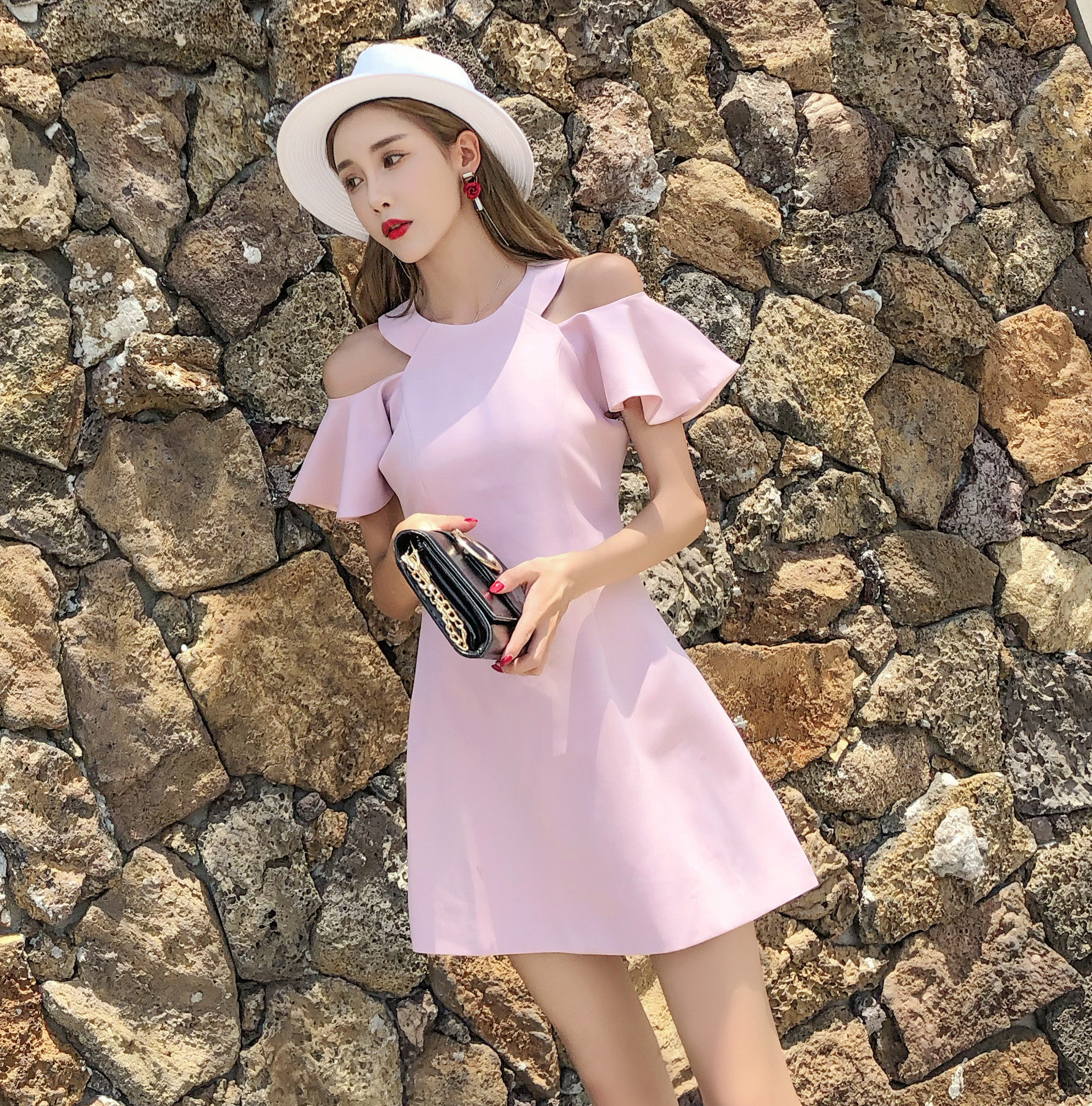 夏新品露肩荷叶袖挂脖粉色连衣裙修身显瘦少女裙子小礼服伴娘