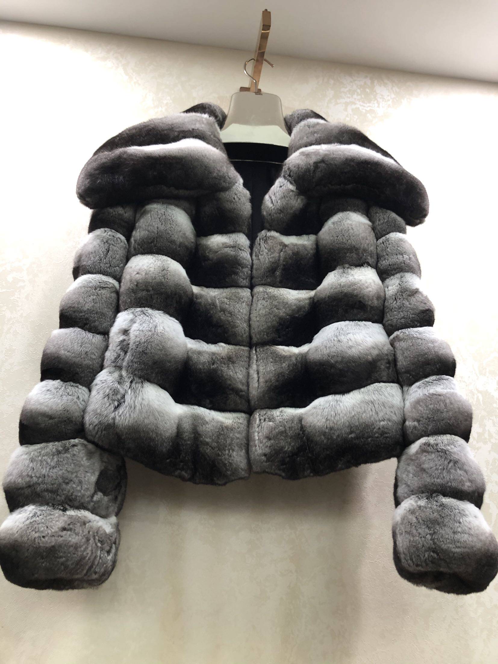 貂皮外套女青紫蓝黑丝绒龙猫皮草裘皮短款大翻领时尚年轻流行大衣