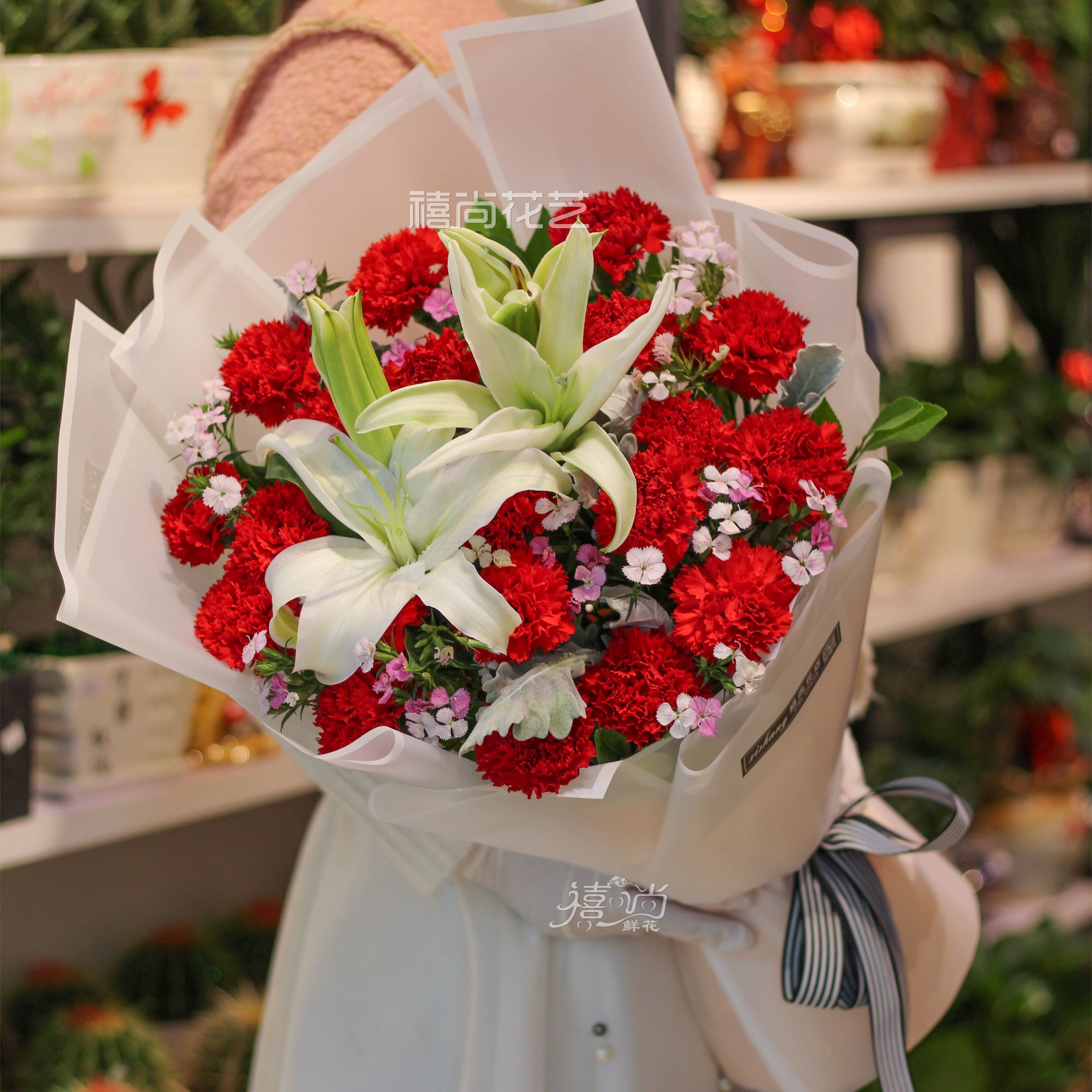 九江鲜花速递 19朵康乃馨2枝百合花束 生日祝福花束 九江市内包邮