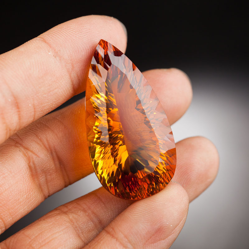 收藏精品 61.79克拉 高贵橘黄色天然黄水晶刻面戒面 晶体通透