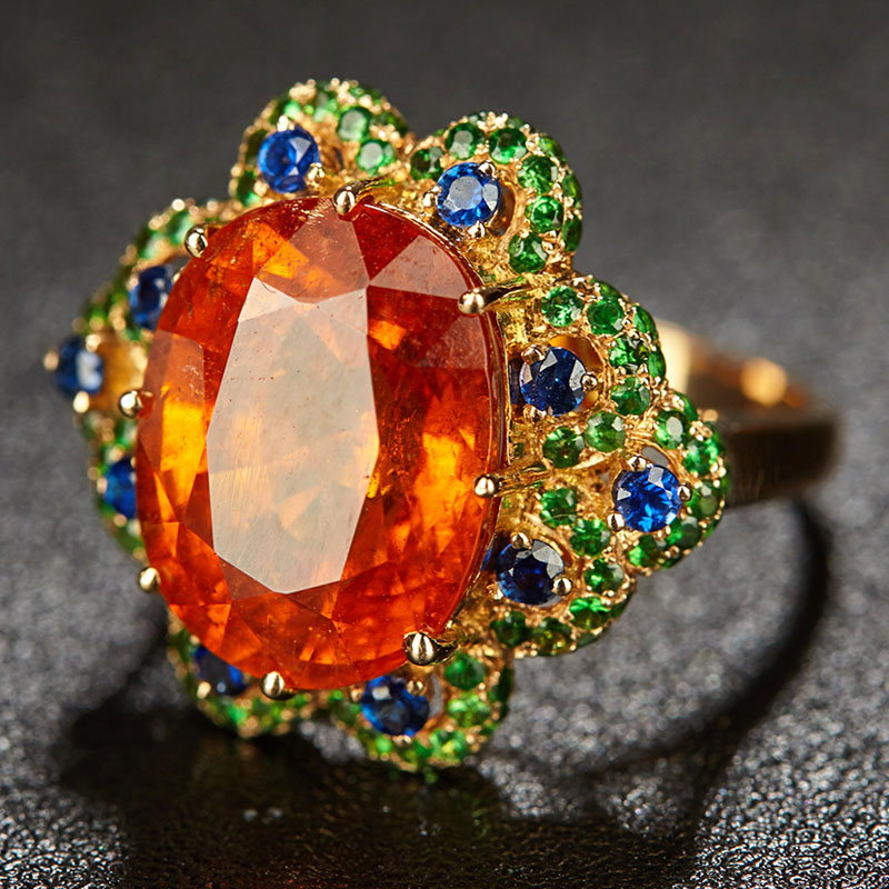 主石12.5ct 芬达石戒指 18k金镶钻石蓝宝石沙弗莱 火彩强