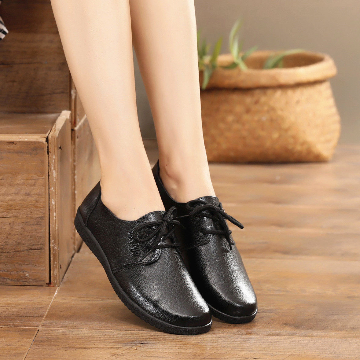 春夏平底防滑防水透气工作鞋中老年软底舒适妈妈鞋女士单鞋女皮鞋