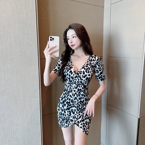 Real shooting of new sexy nightclub slim leopard V-neck low cut dress