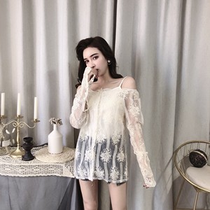 The model actually took a picture of foreign style apricot hollow lace top， women's new cardigan top， two-piece sunscree