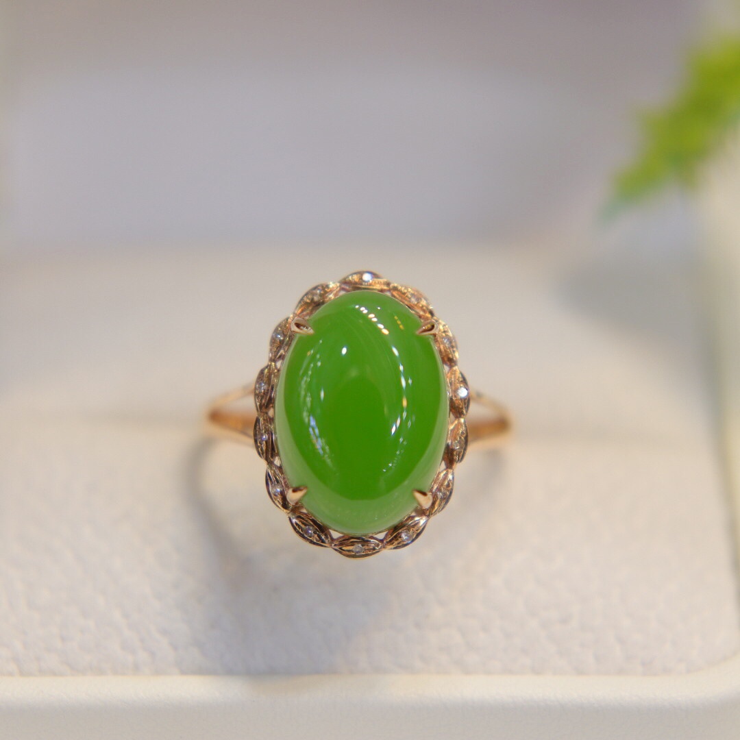 元旦新品和田玉戒指女苹果绿碧玉蛋面镶嵌18k金指环翡翠送妈妈礼