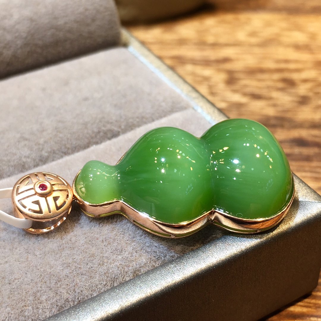 夏季新品天然猫眼和田碧玉葫芦镶18k金吊坠粉青玉项链送妈妈礼物